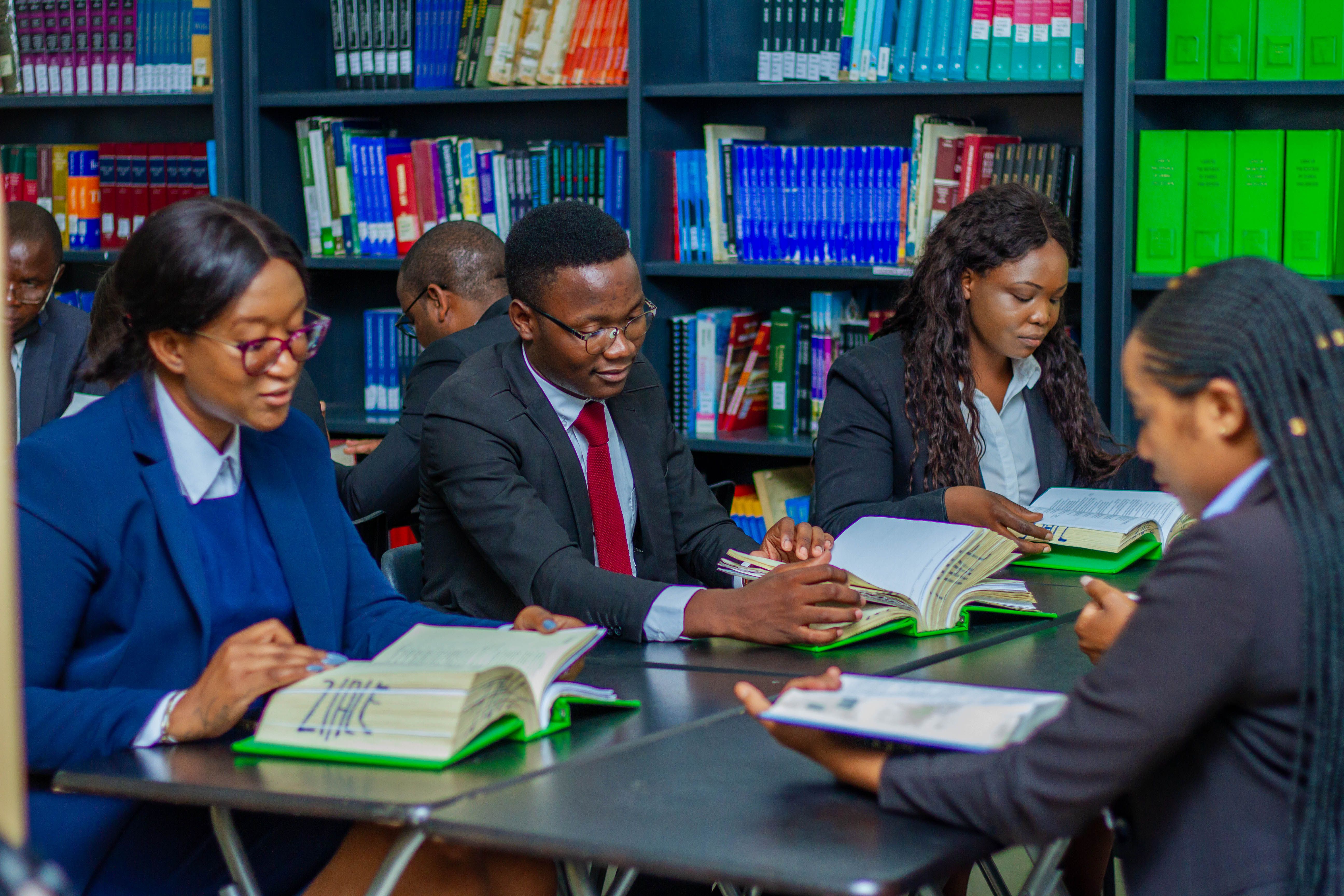 Student receiving academic research support